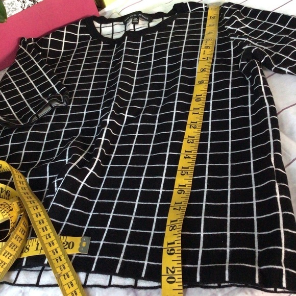 Saks fifth avenue checkered short stretchy, geometric, trellis women knit top - Picture 9 of 11
